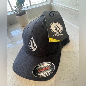 Volcom - Big Youth Full Stone Flexfit Hat Grey
Embroiderd I Baseball Cap I NEW